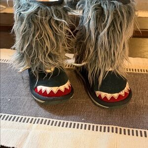 Emu Furry Gray Boots with Silver Accents